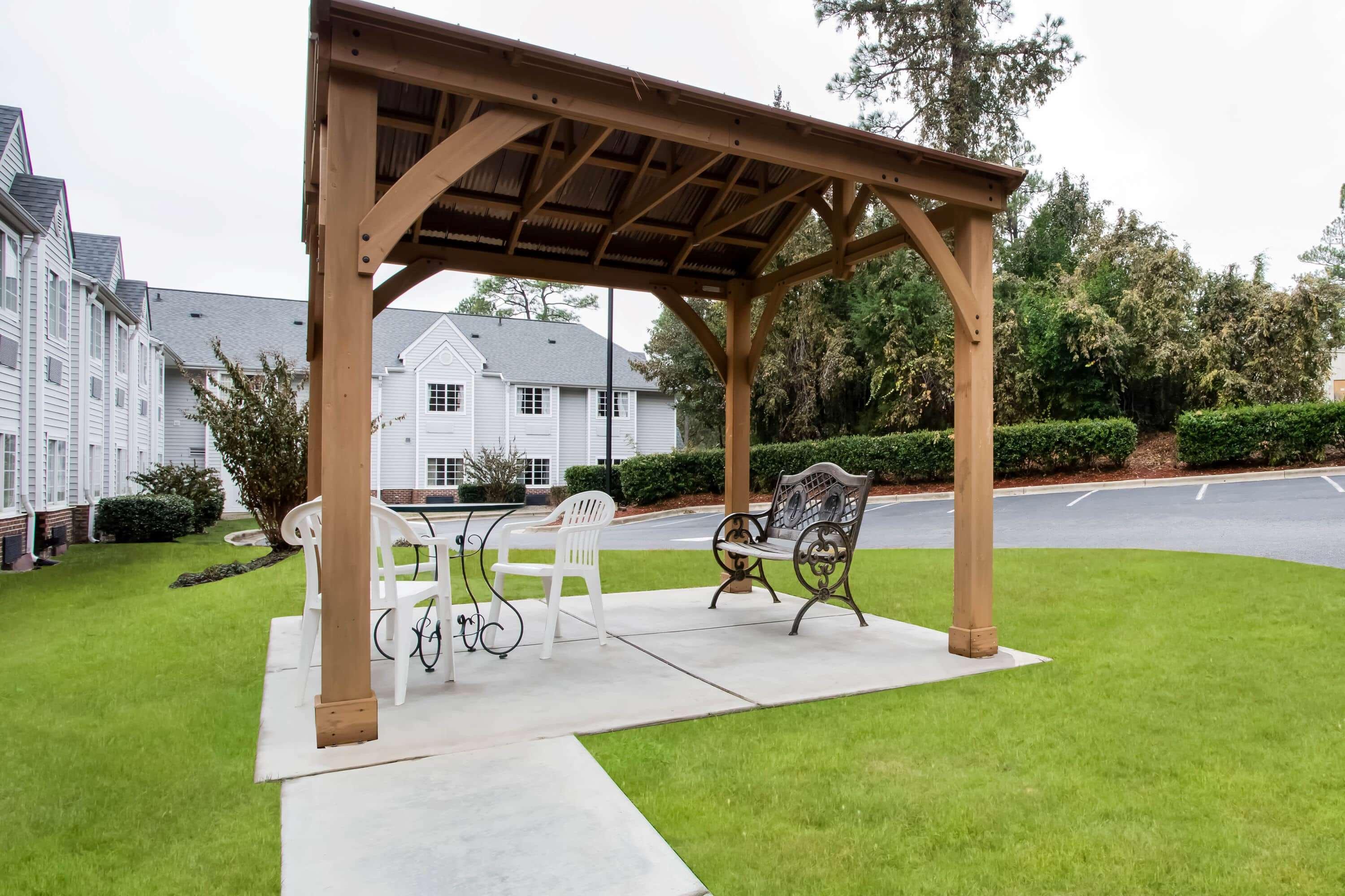 Microtel Inn & Suites By Wyndham Southern Pines Pinehurst Exterior foto